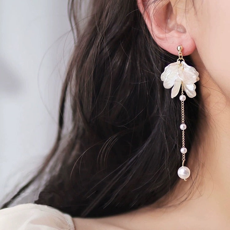 White Petal Long Tassel Round Face Female Stud Earrings